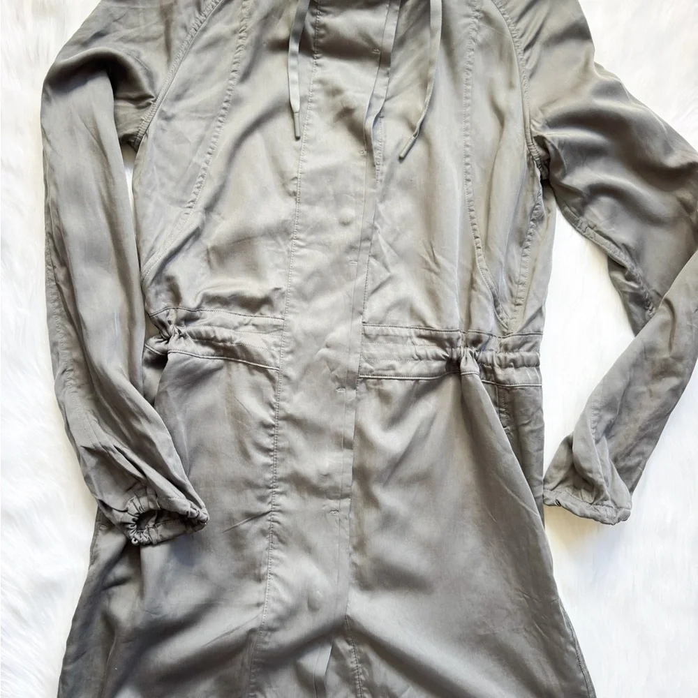 Lululemon City Stroll Hooded Jacket in Grey Sage Size 4